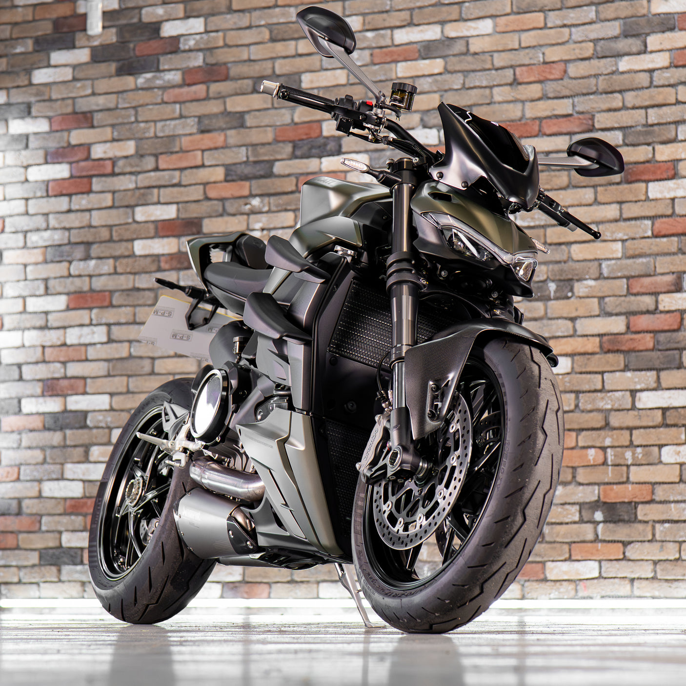 Fast Friday: INSANE 2023 Ducati Streetfighter + £1000 cash