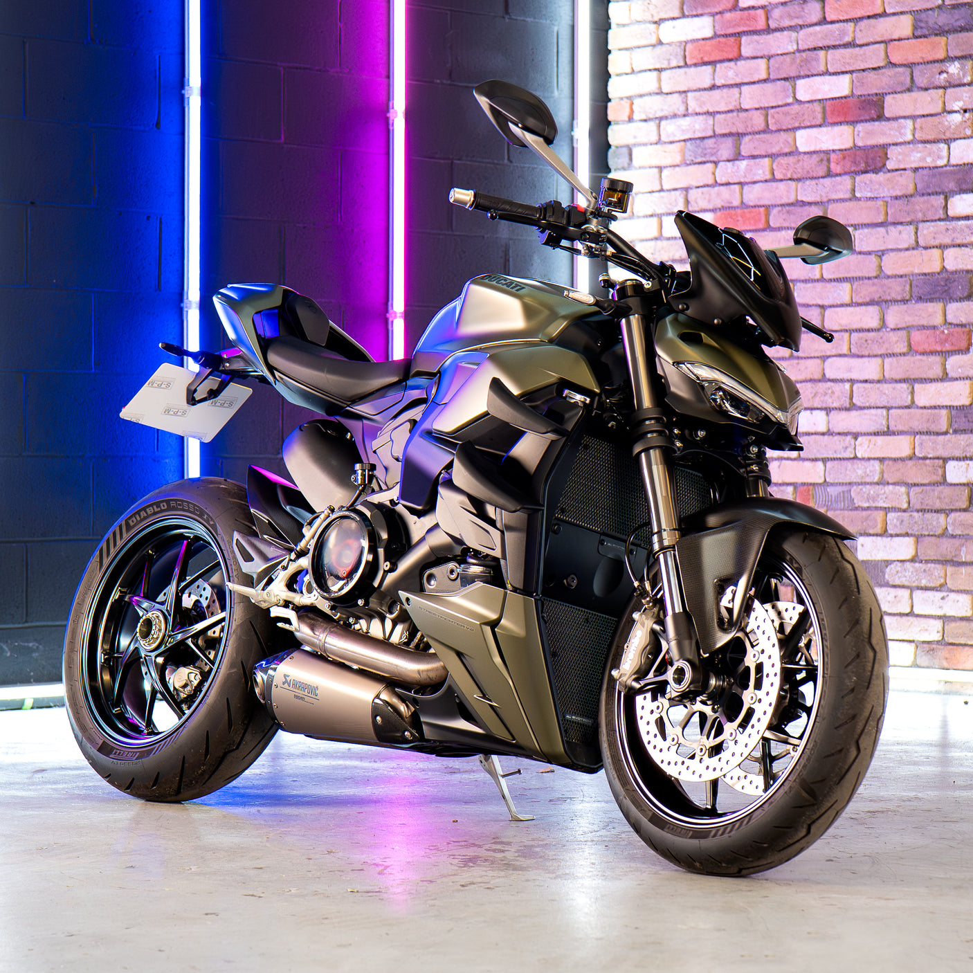 Fast Friday: INSANE 2023 Ducati Streetfighter + £1000 cash