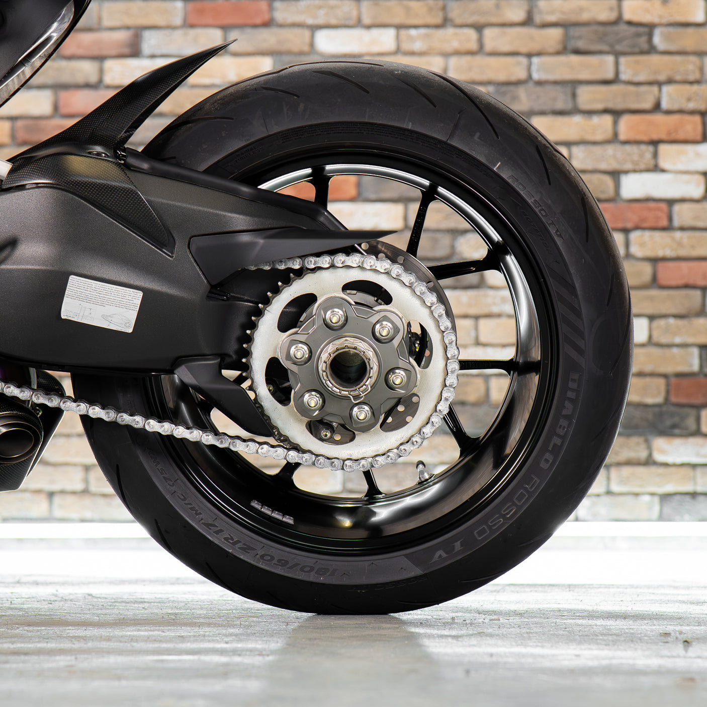 Fast Friday: INSANE 2023 Ducati Streetfighter + £1000 cash
