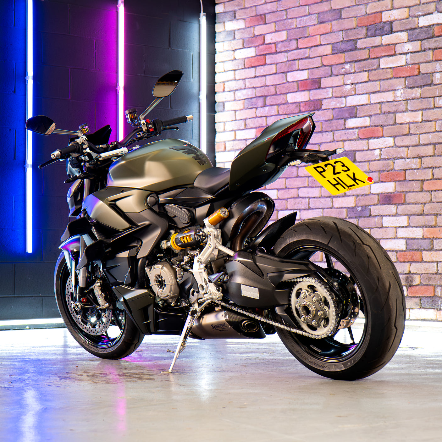 Fast Friday: INSANE 2023 Ducati Streetfighter + £1000 cash