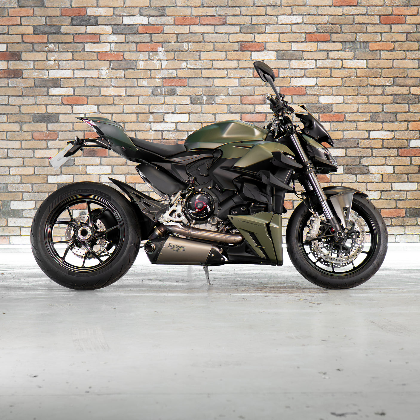 Fast Friday: INSANE 2023 Ducati Streetfighter + £1000 cash
