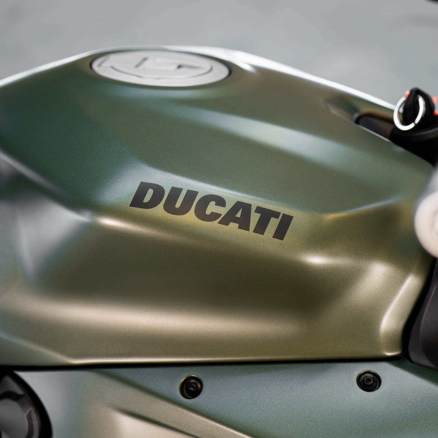 Fast Friday: INSANE 2023 Ducati Streetfighter + £1000 cash