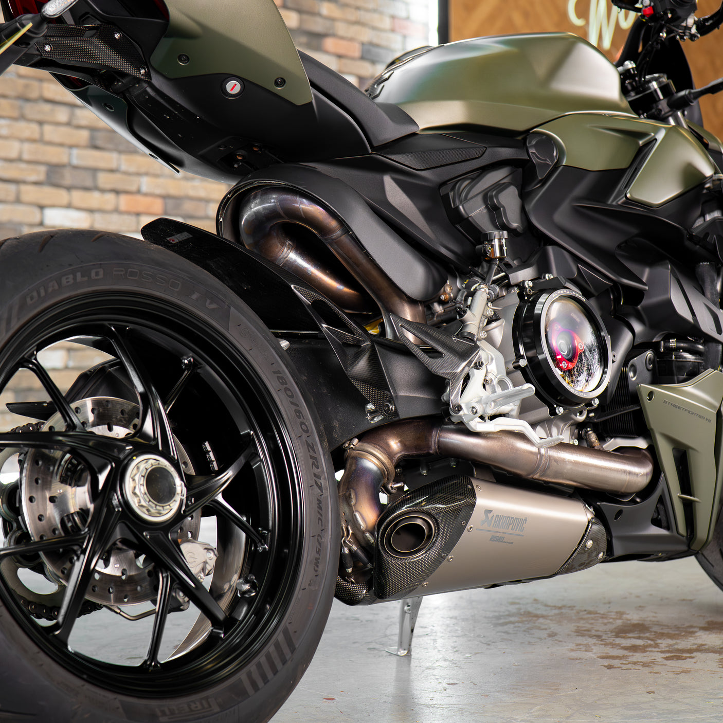 Fast Friday: INSANE 2023 Ducati Streetfighter + £1000 cash