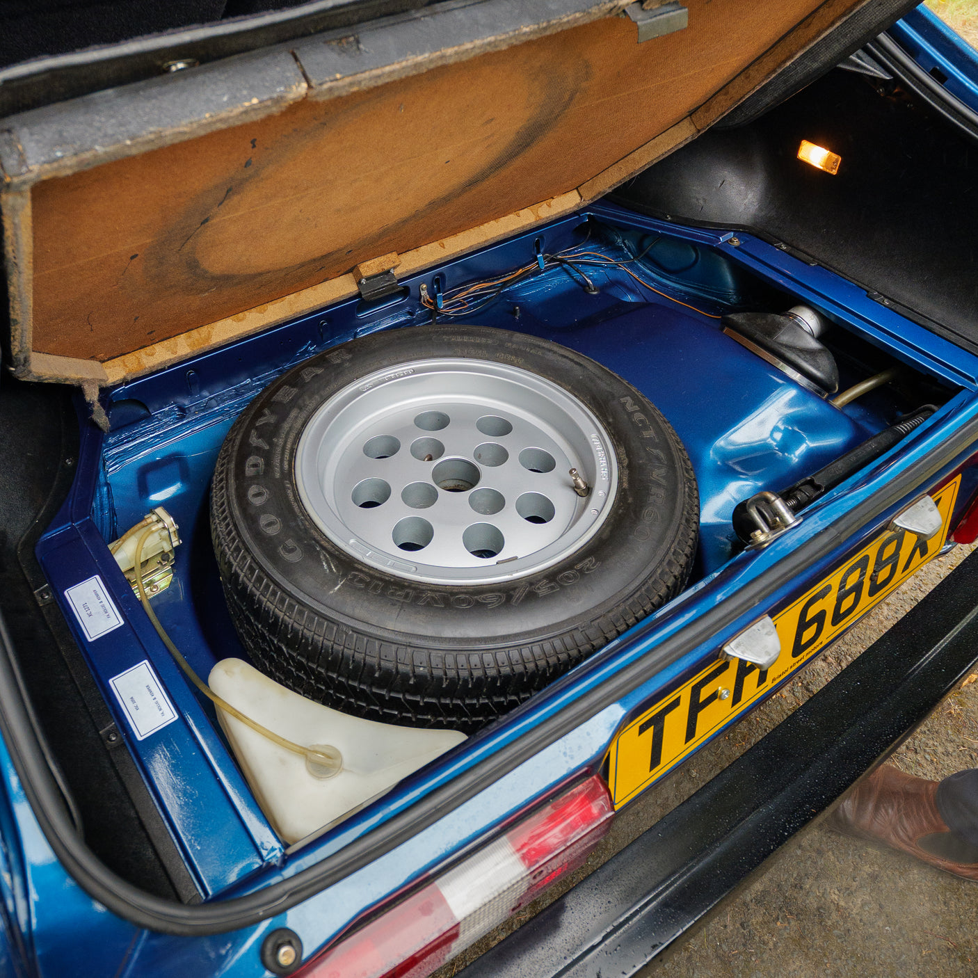 Stunning 1981 Ford Capri 2.8 Injection + £1000 cash