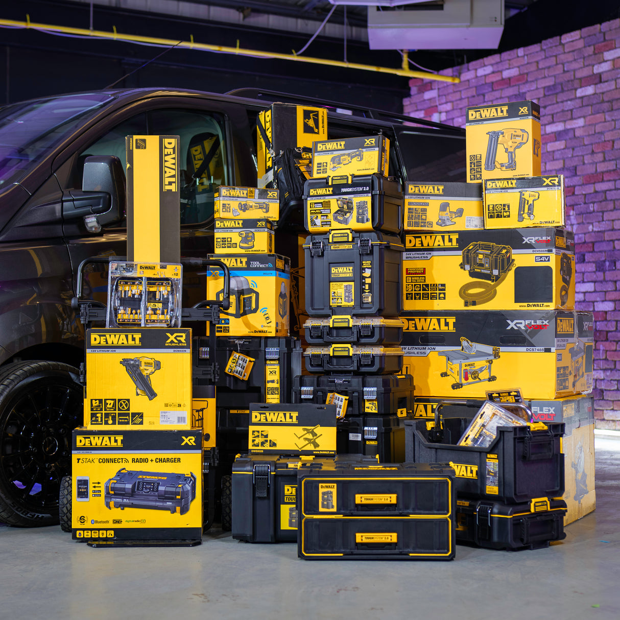 2023 Ford Transit Custom + £14,000 DeWalt Tool Bundle