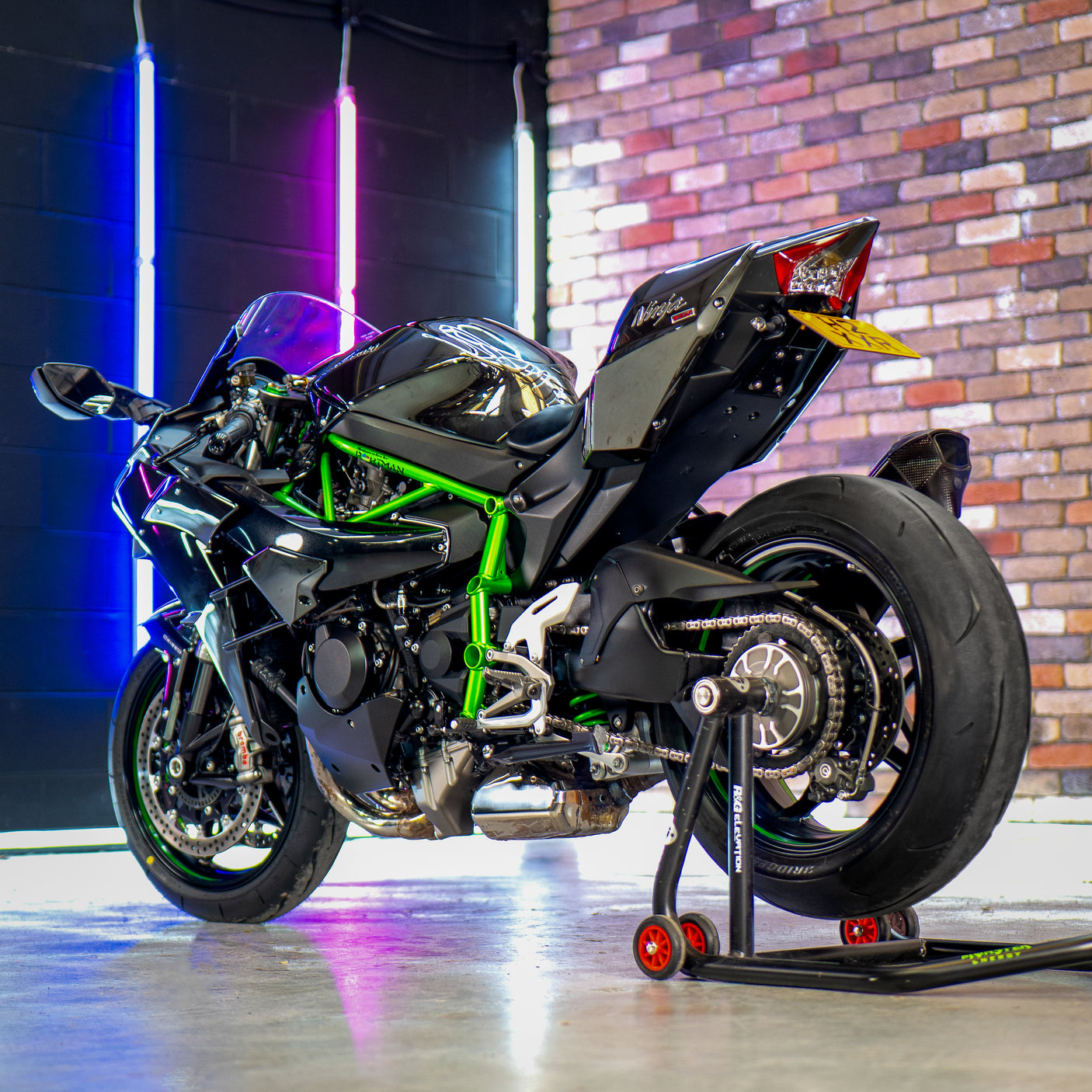 Supercharged Kawasaki H2 + £2000 cash