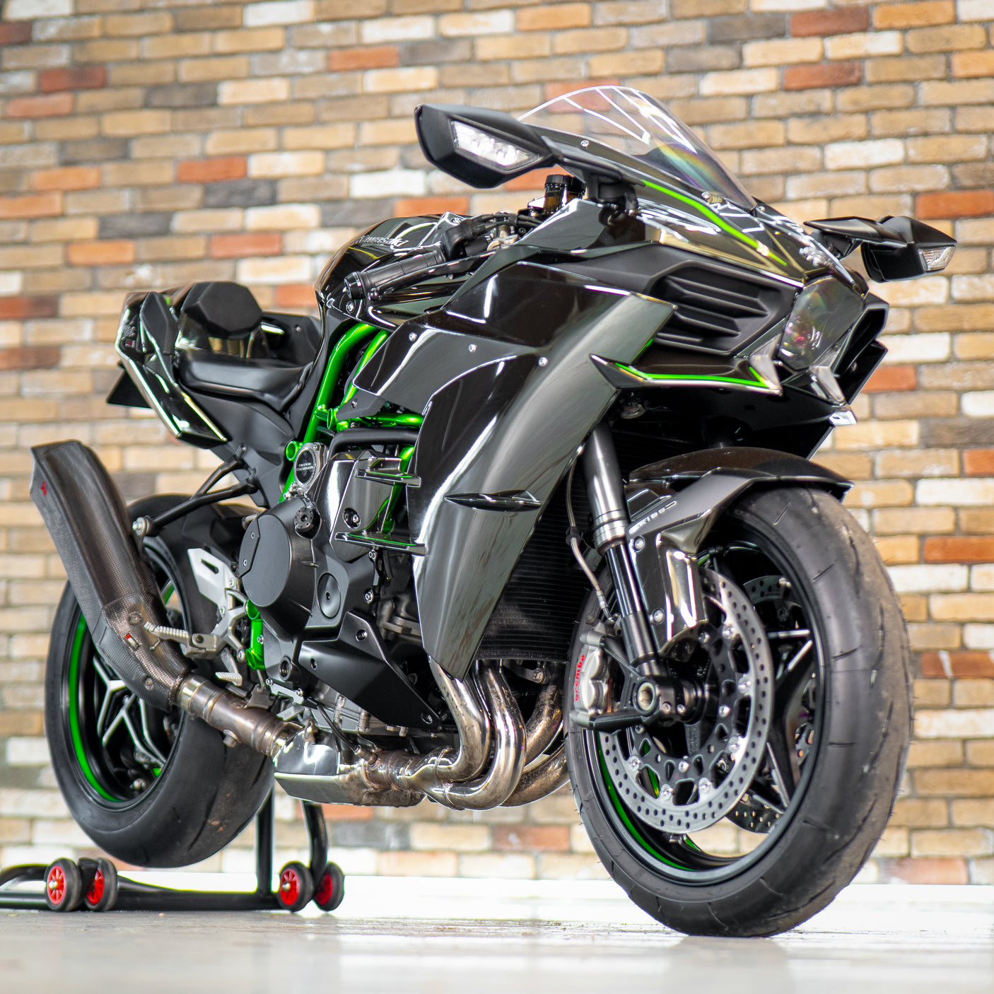 Supercharged Kawasaki H2 + £2000 cash