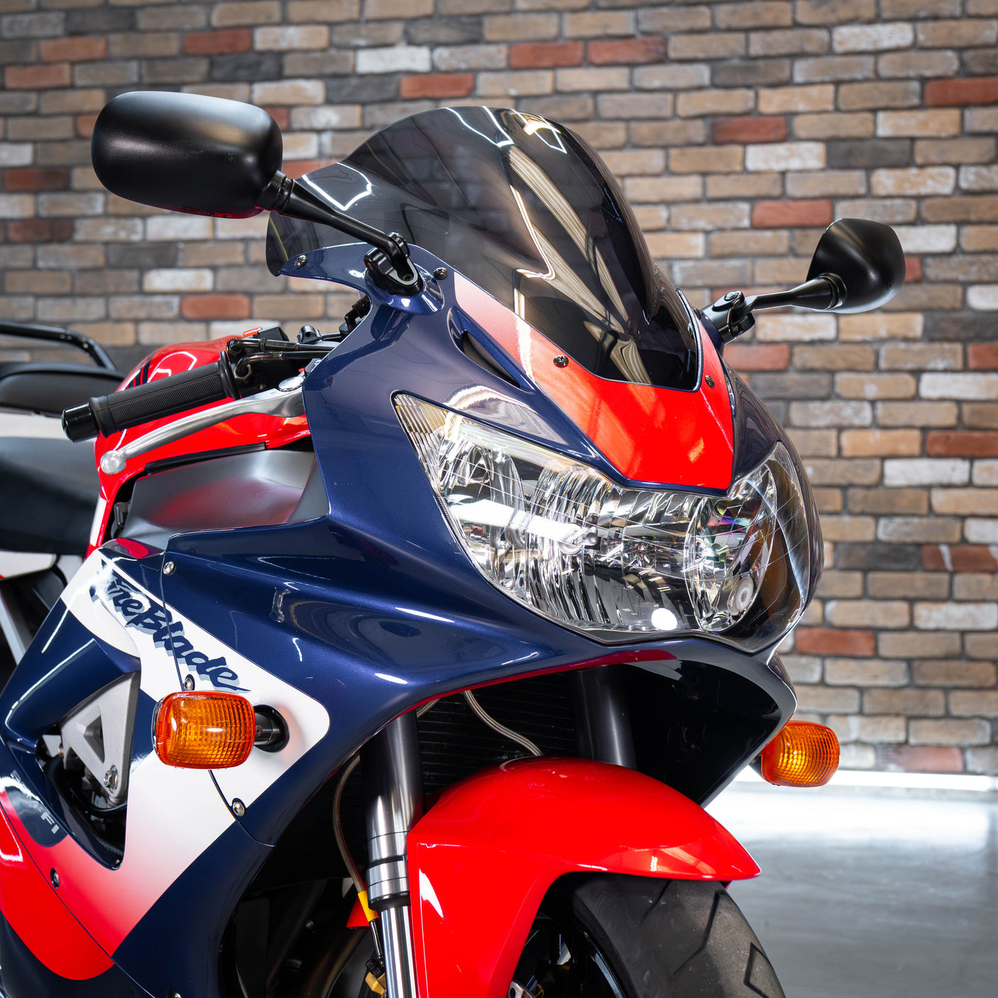 Minted 2001 Honda Fireblade 929