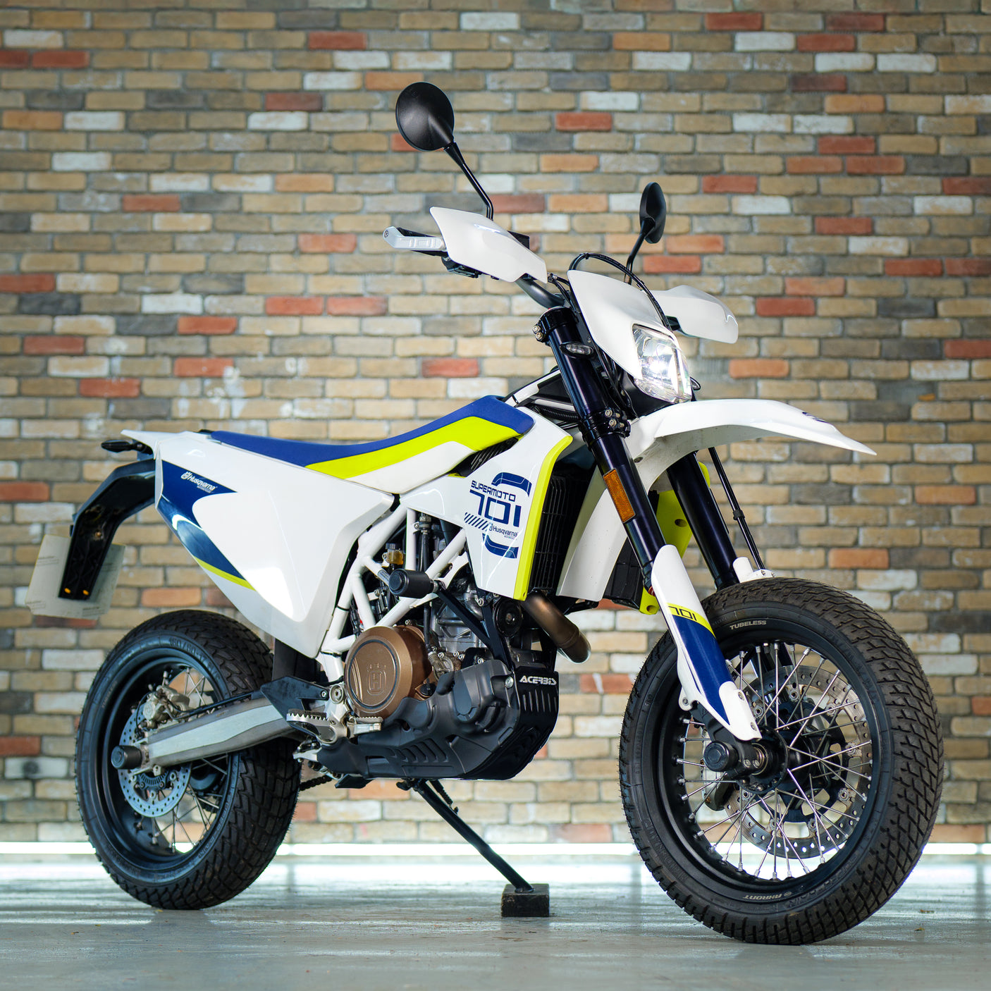 LOW ODDS: HUSQVARNA 701 SUPERMOTO