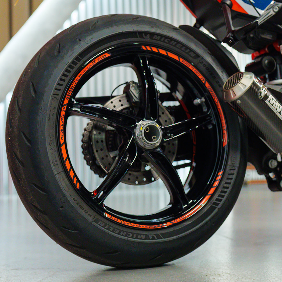 CUSTOM 2025 KTM 1390 DUKE EVO R