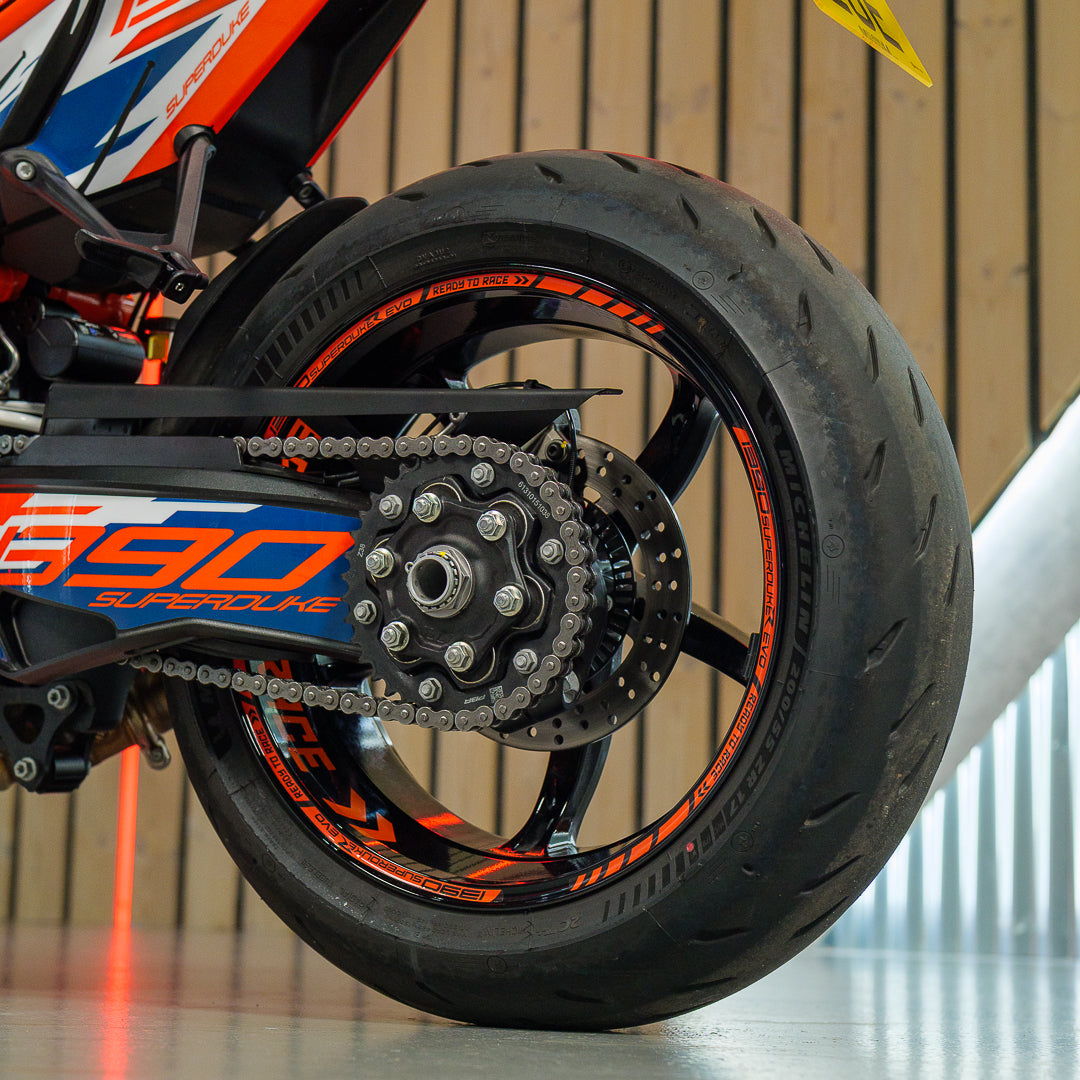 CUSTOM 2025 KTM 1390 DUKE EVO R