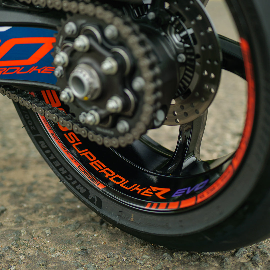 CUSTOM 2025 KTM 1390 DUKE EVO R