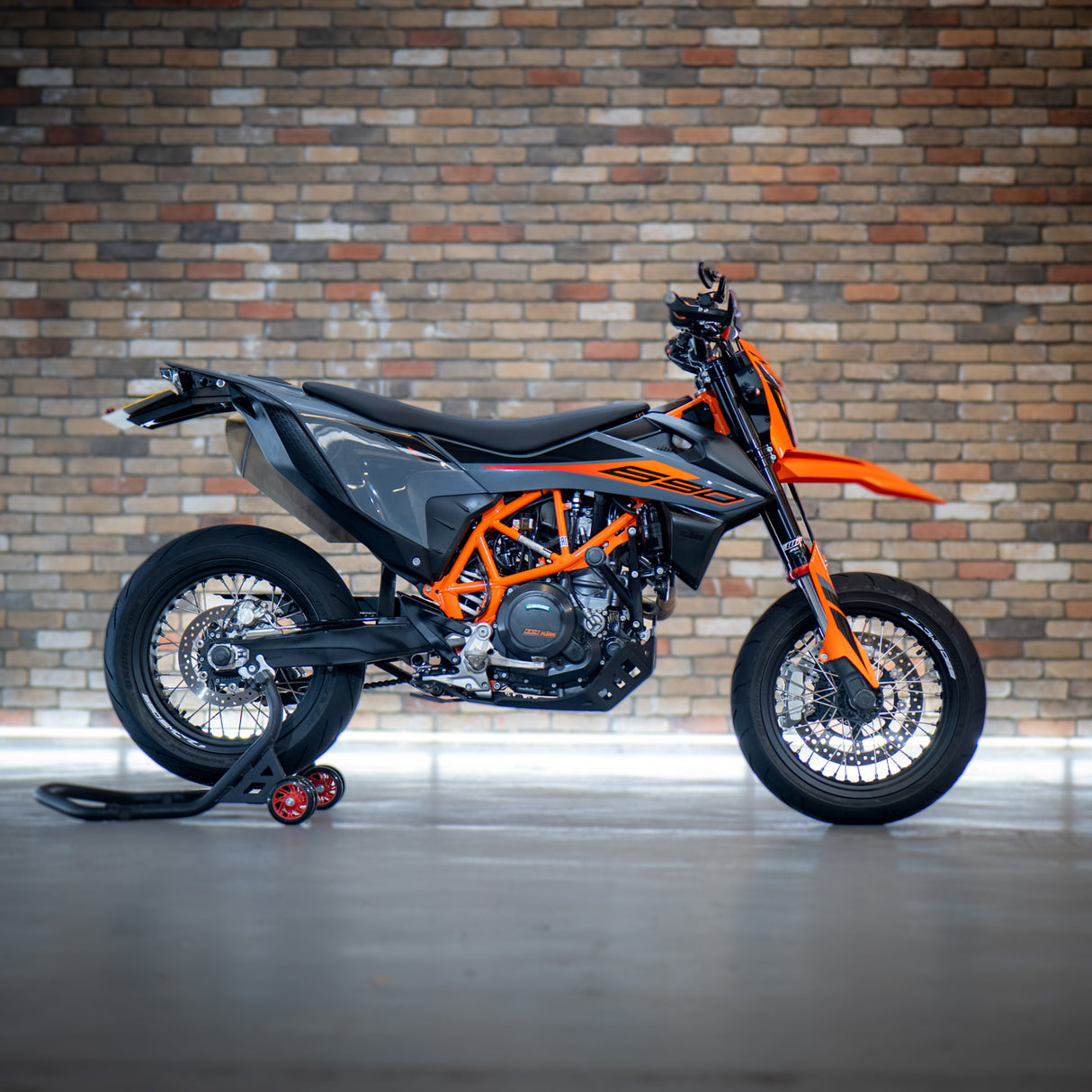 INSANE KTM 690 Supermoto!