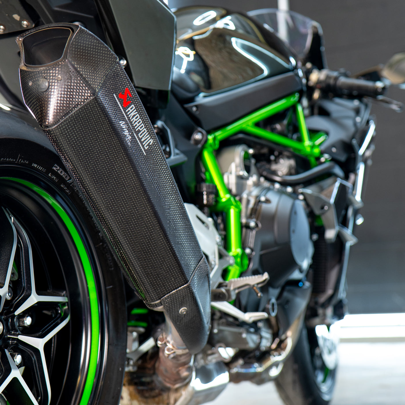 Supercharged Kawasaki H2 + £2000 cash