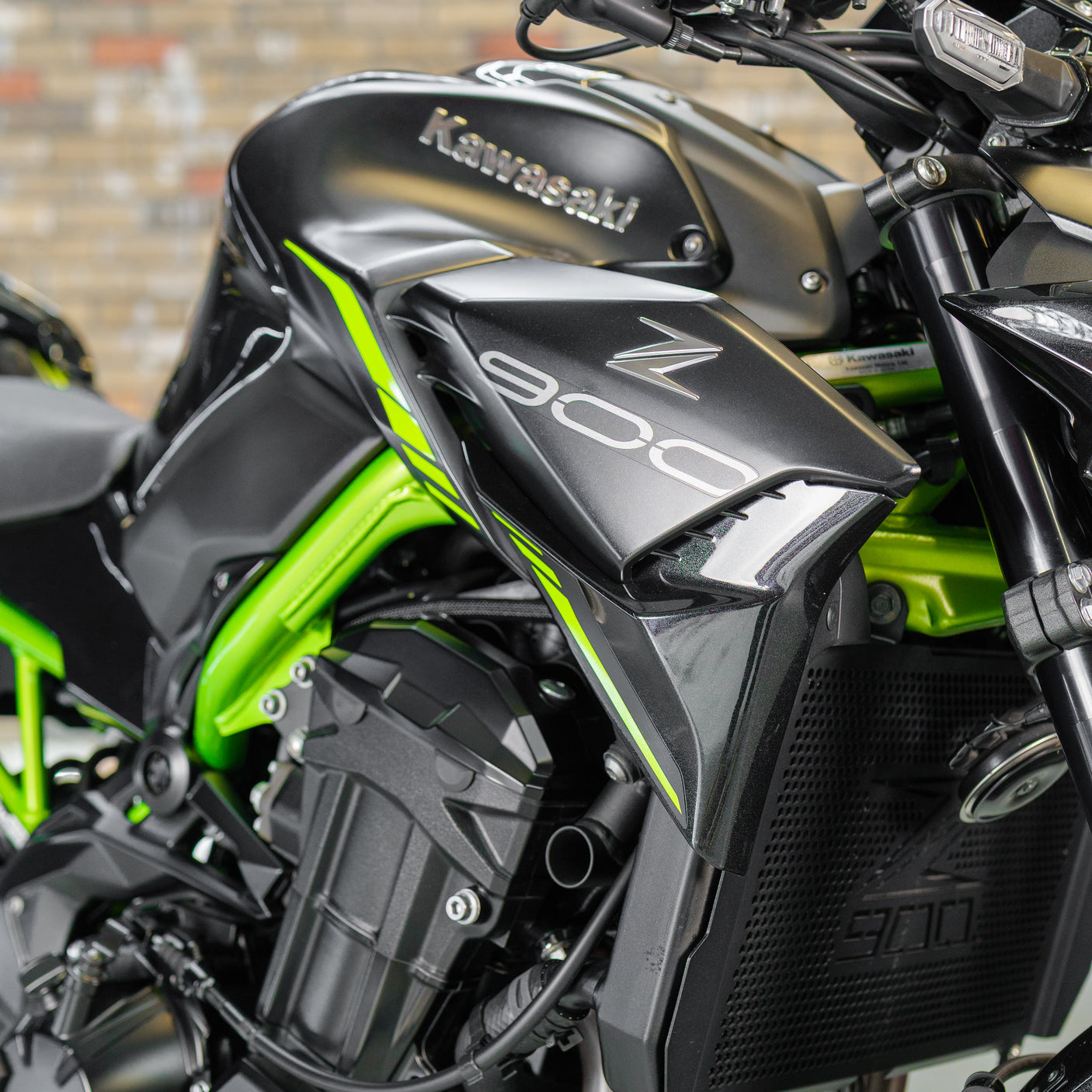 FAST FRIDAY: INSANE KAWASAKI Z900 + £1000