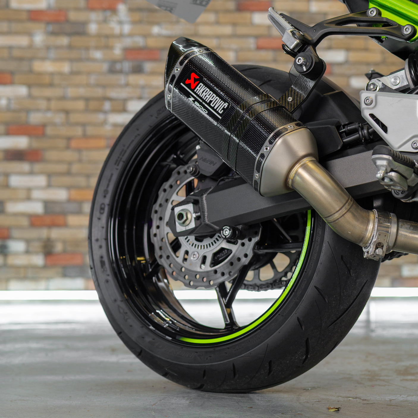 FAST FRIDAY: INSANE KAWASAKI Z900 + £1000