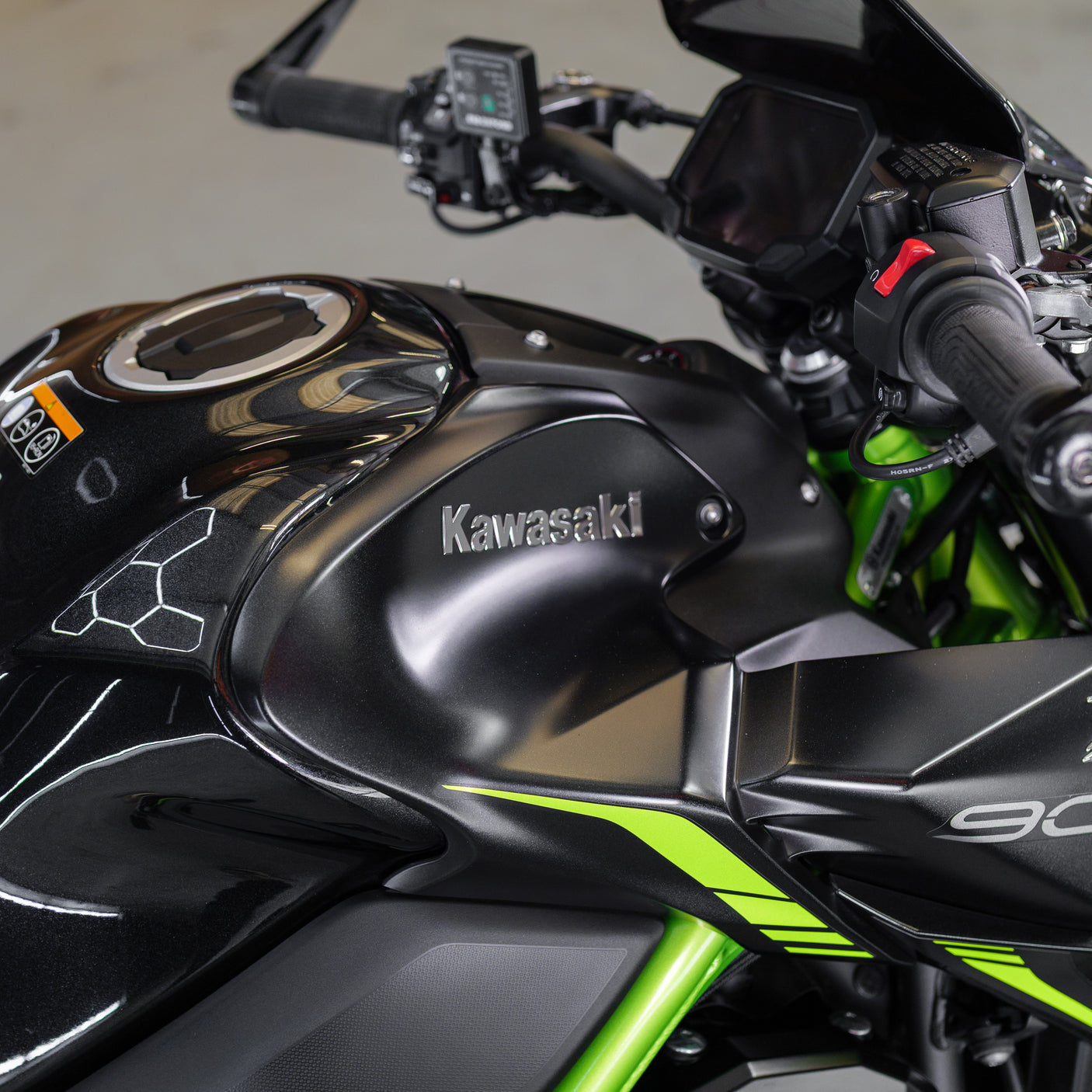 FAST FRIDAY: INSANE KAWASAKI Z900 + £1000