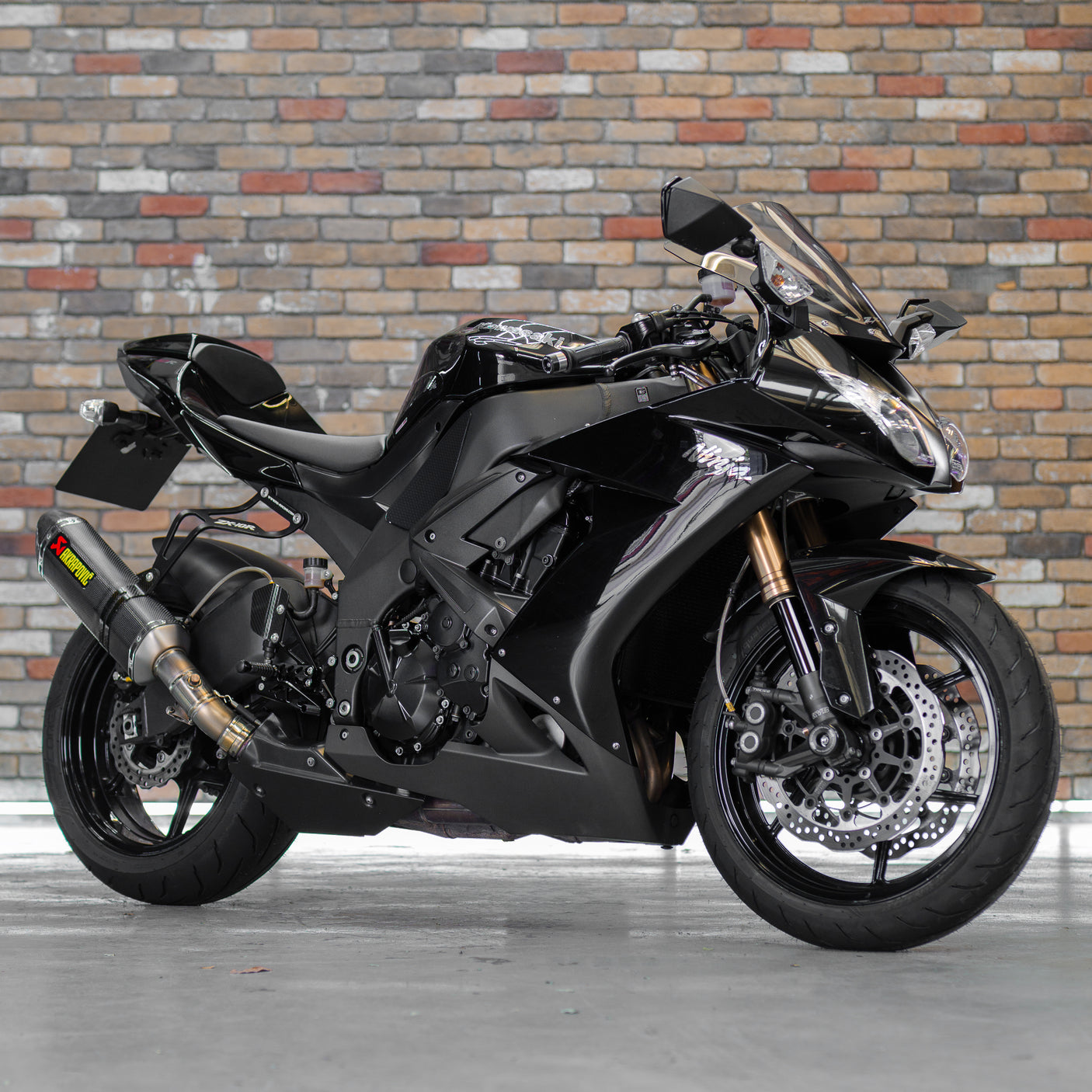 FAST FRIDAY: INSANE KAWASAKI ZX-10R