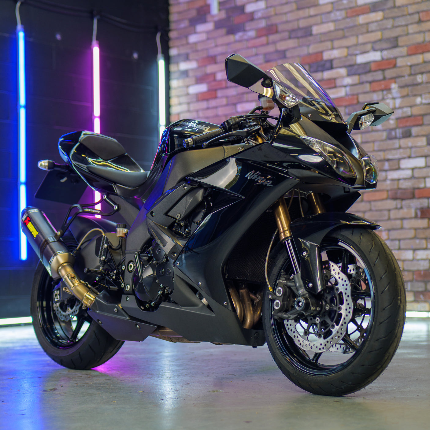 FAST FRIDAY: INSANE KAWASAKI ZX-10R