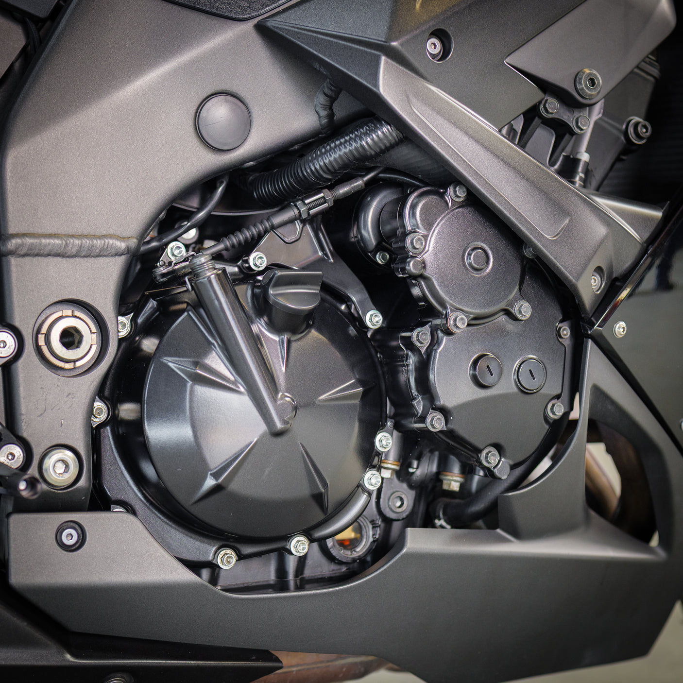 FAST FRIDAY: INSANE KAWASAKI ZX-10R