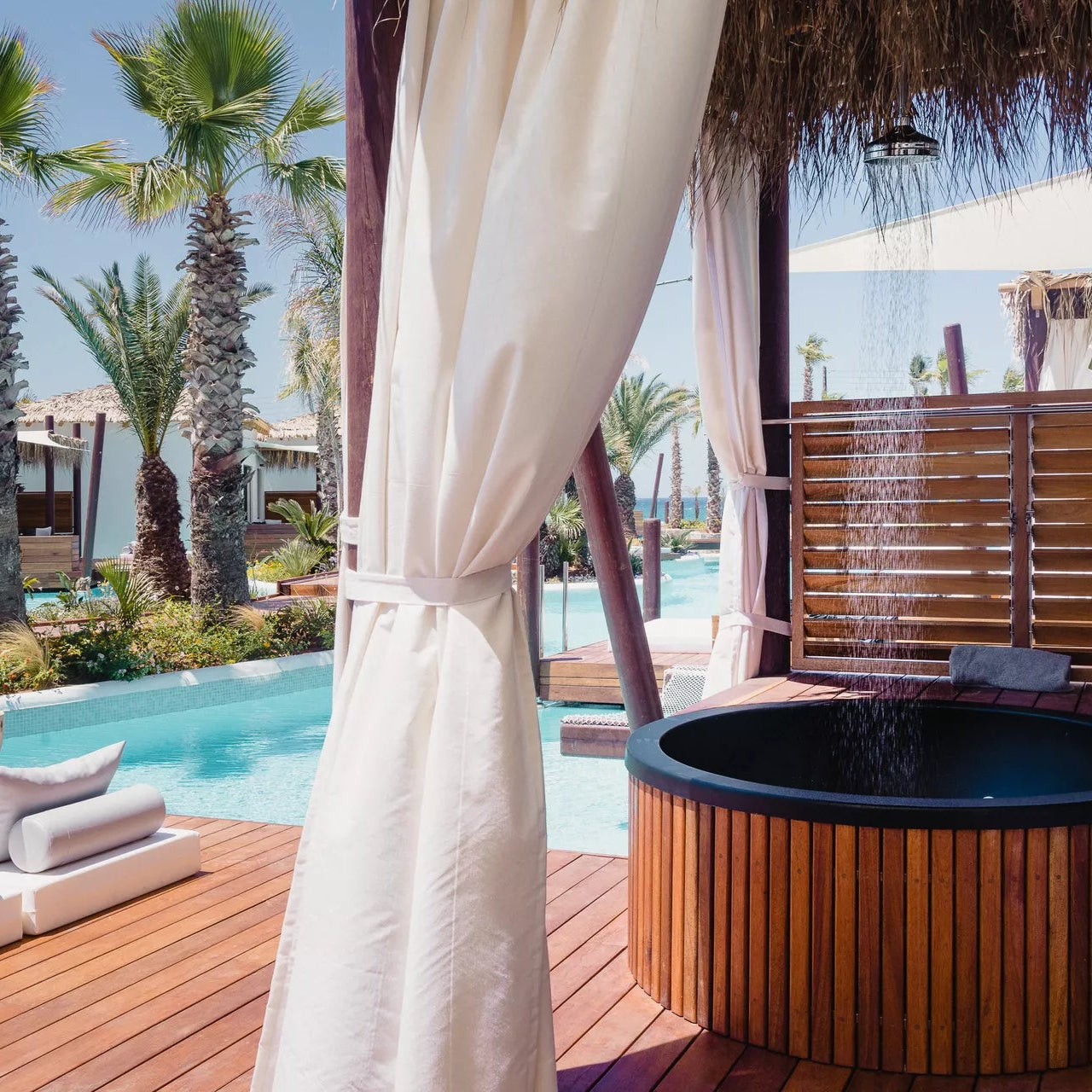 All inclusive 7 Night 5* Stella Island Stay – Overwater Bungalow + Jacuzzi + £1,000 Cash