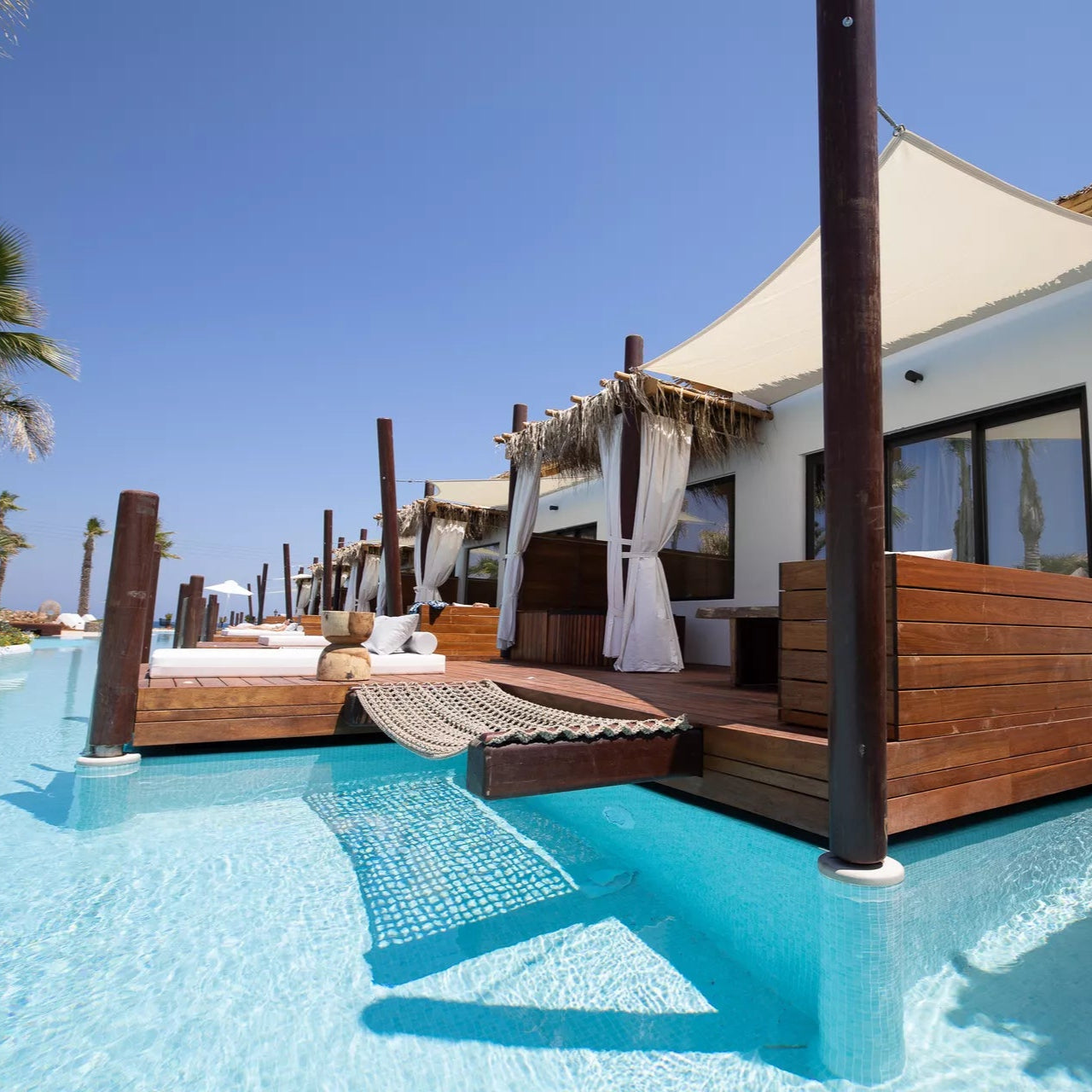 All inclusive 7 Night 5* Stella Island Stay – Overwater Bungalow + Jacuzzi + £1,000 Cash