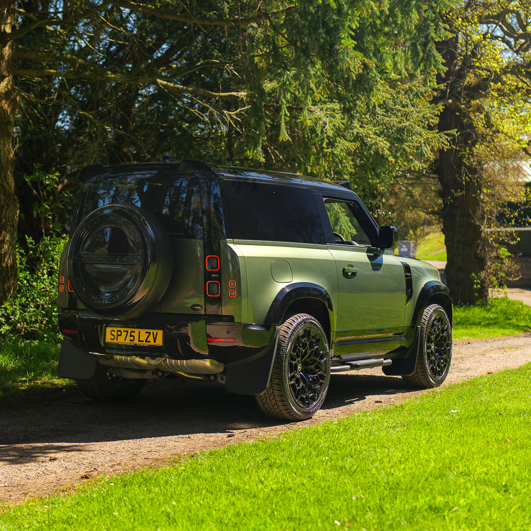 2025 Automatic Obsidian Land Rover Defender 90