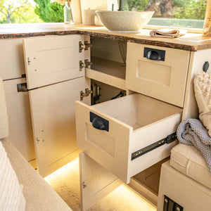 Lucy: Automatic Off-Grid 4 berth Campervan