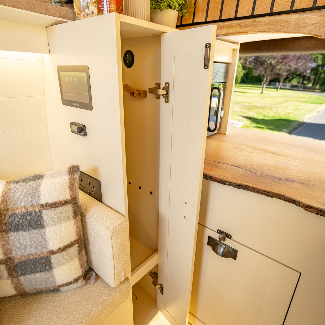 Lucy: Automatic Off-Grid 4 berth Campervan