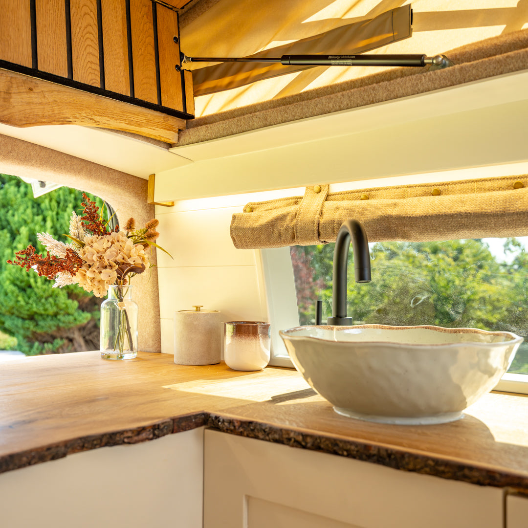 Lucy: Automatic Off-Grid 4 berth Campervan