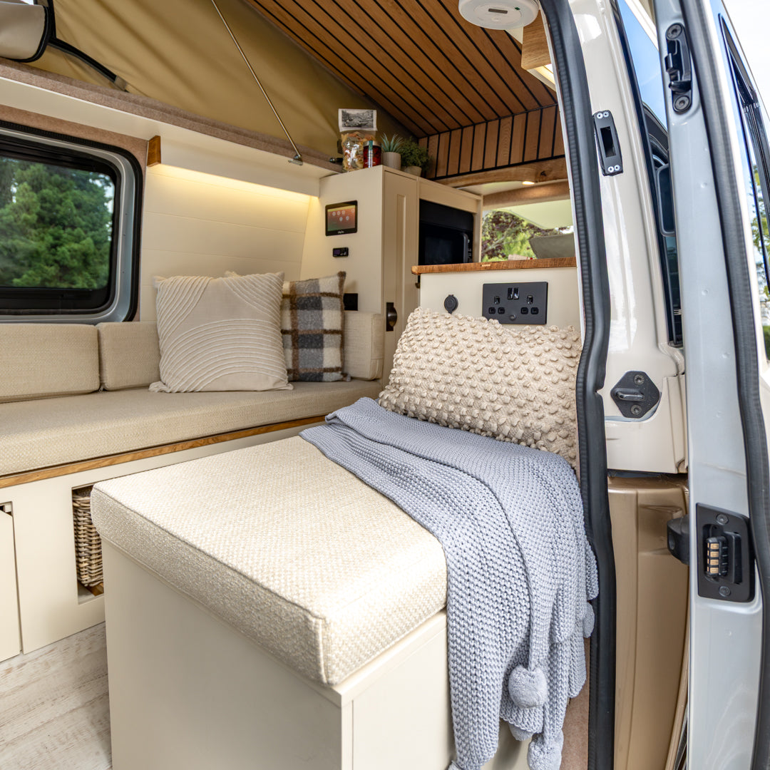 Lucy: Automatic Off-Grid 4 berth Campervan