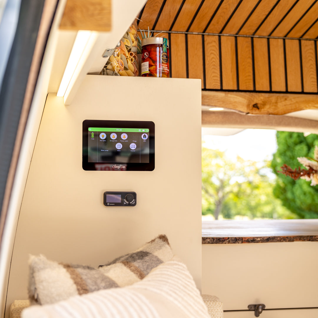 Lucy: Automatic Off-Grid 4 berth Campervan
