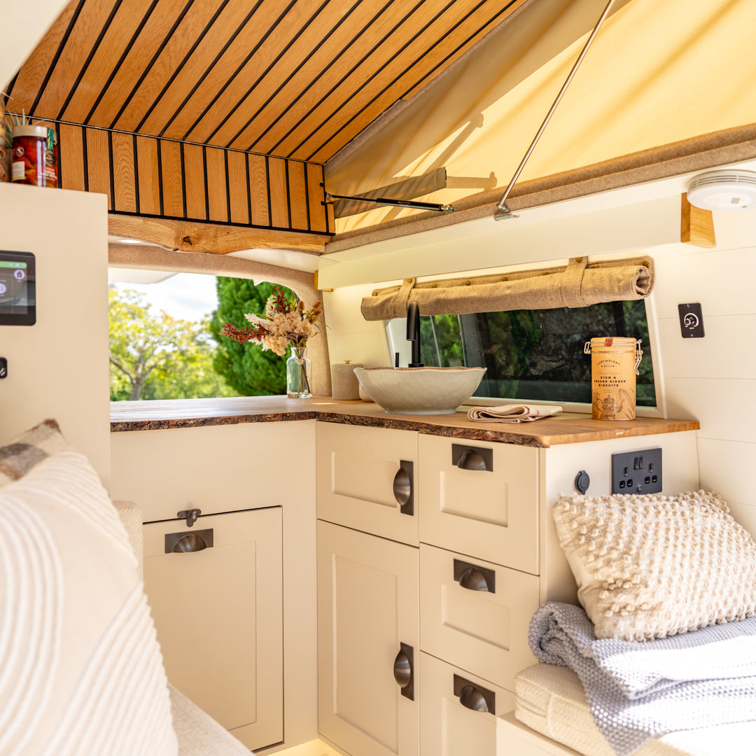 Lucy: Automatic Off-Grid 4 berth Campervan