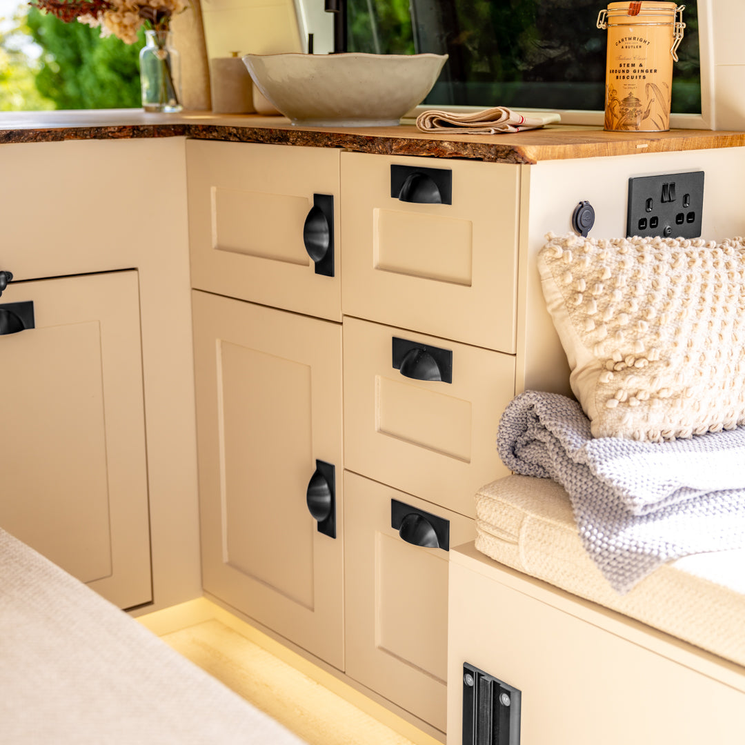 Lucy: Automatic Off-Grid 4 berth Campervan