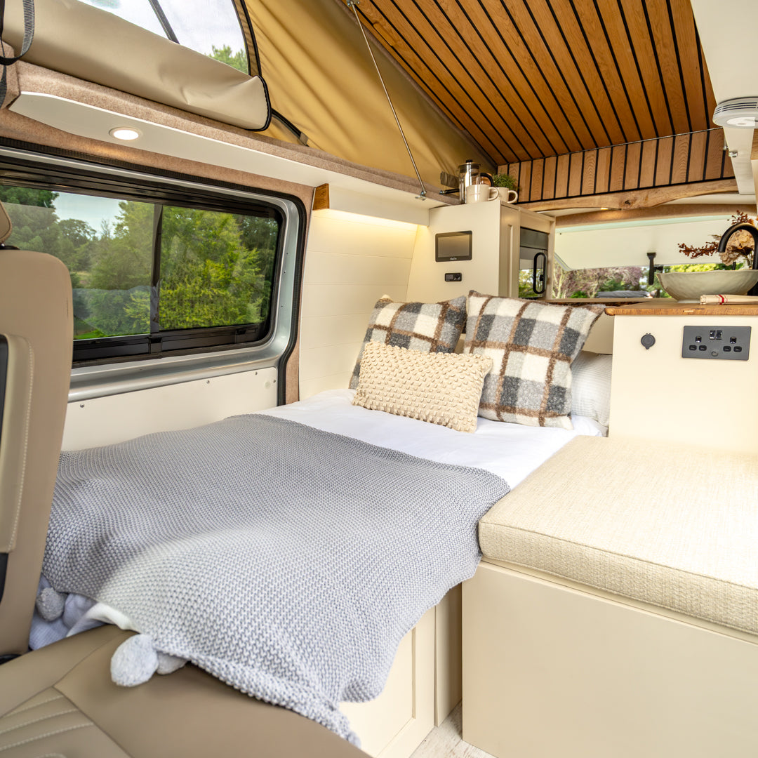 Lucy: Automatic Off-Grid 4 berth Campervan
