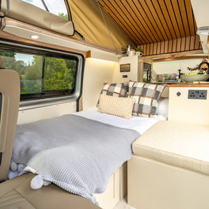 Lucy: Automatic Off-Grid 4 berth Campervan