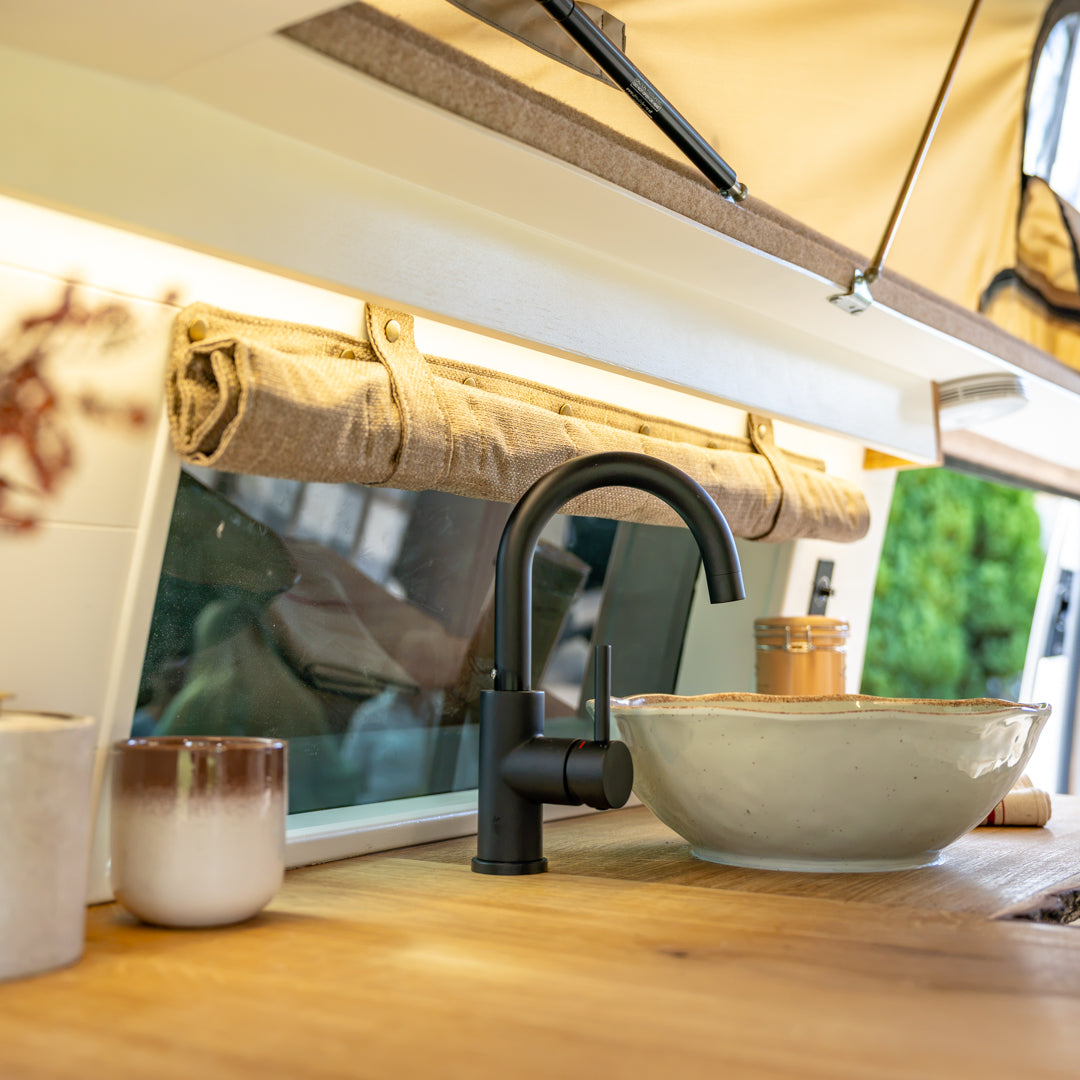 Lucy: Automatic Off-Grid 4 berth Campervan