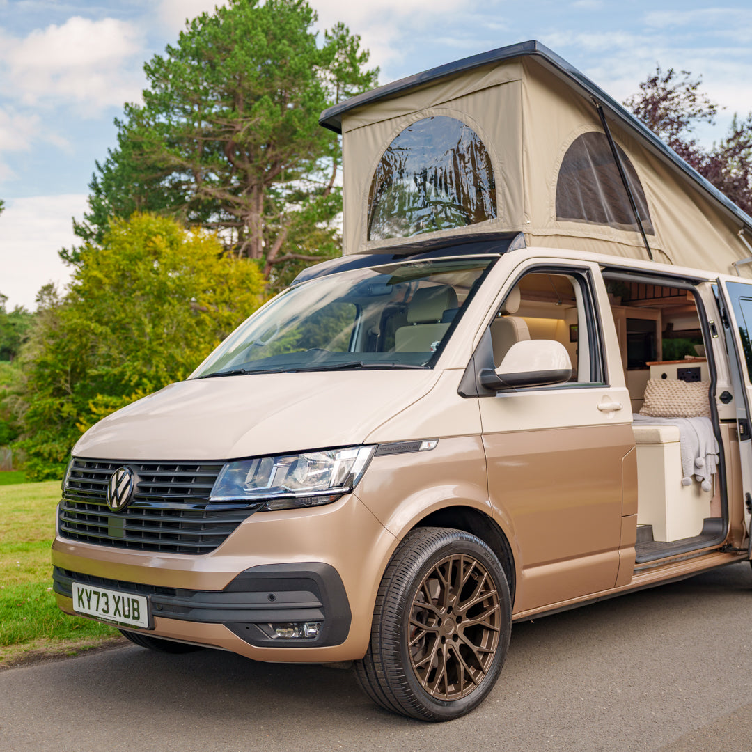 Lucy: Automatic Off-Grid 4 berth Campervan