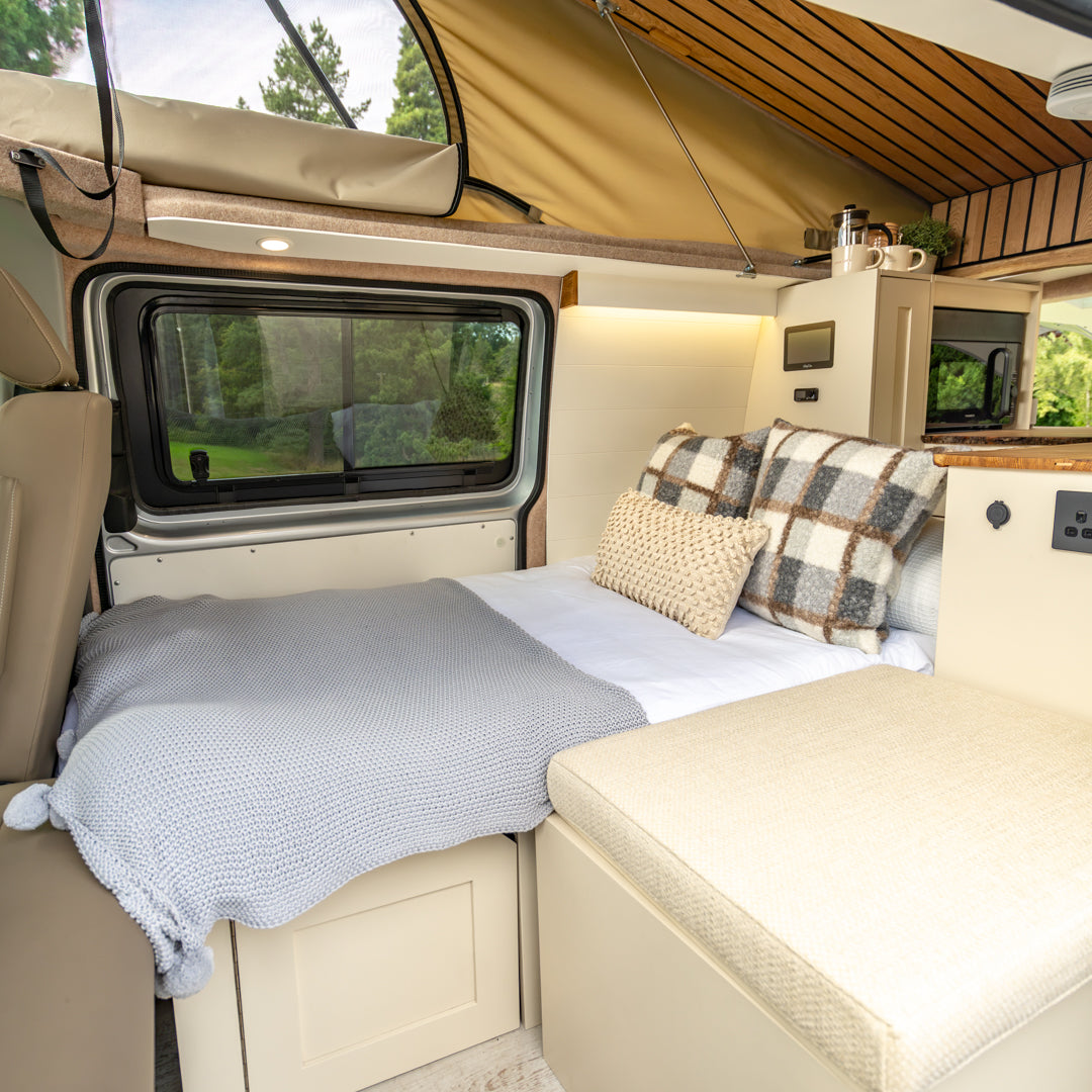 Lucy: Automatic Off-Grid 4 berth Campervan