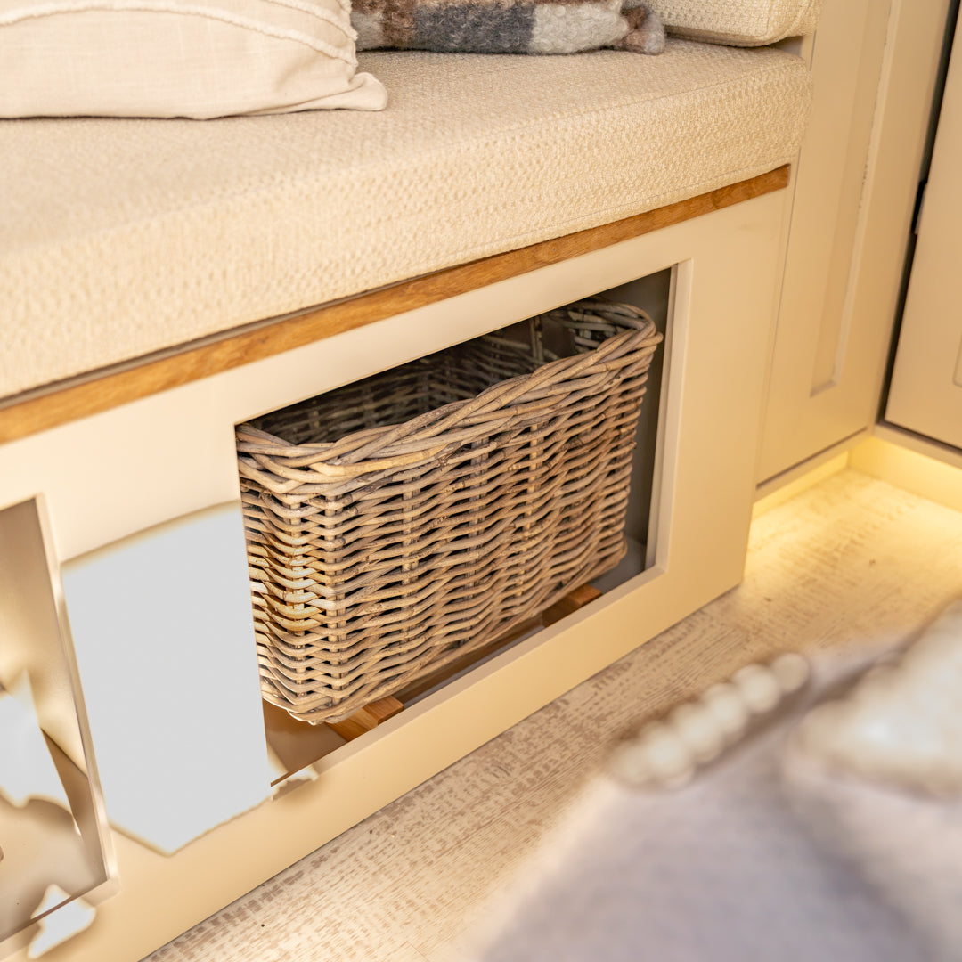 Lucy: Automatic Off-Grid 4 berth Campervan
