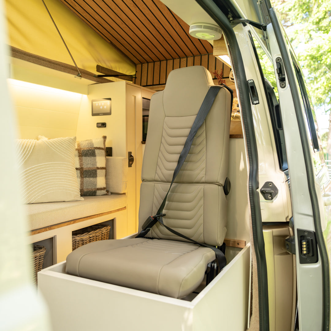 Lucy: Automatic Off-Grid 4 berth Campervan