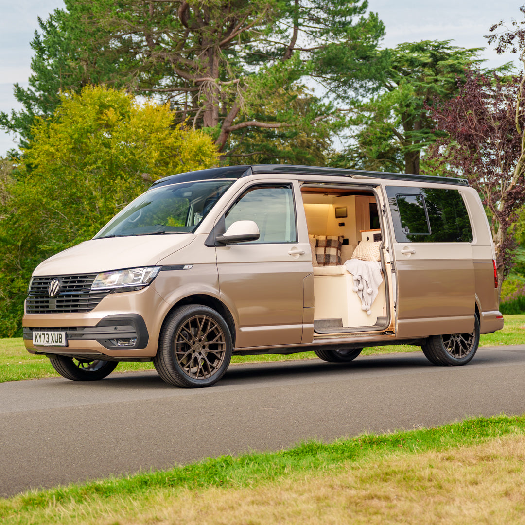 Lucy: Automatic Off-Grid 4 berth Campervan