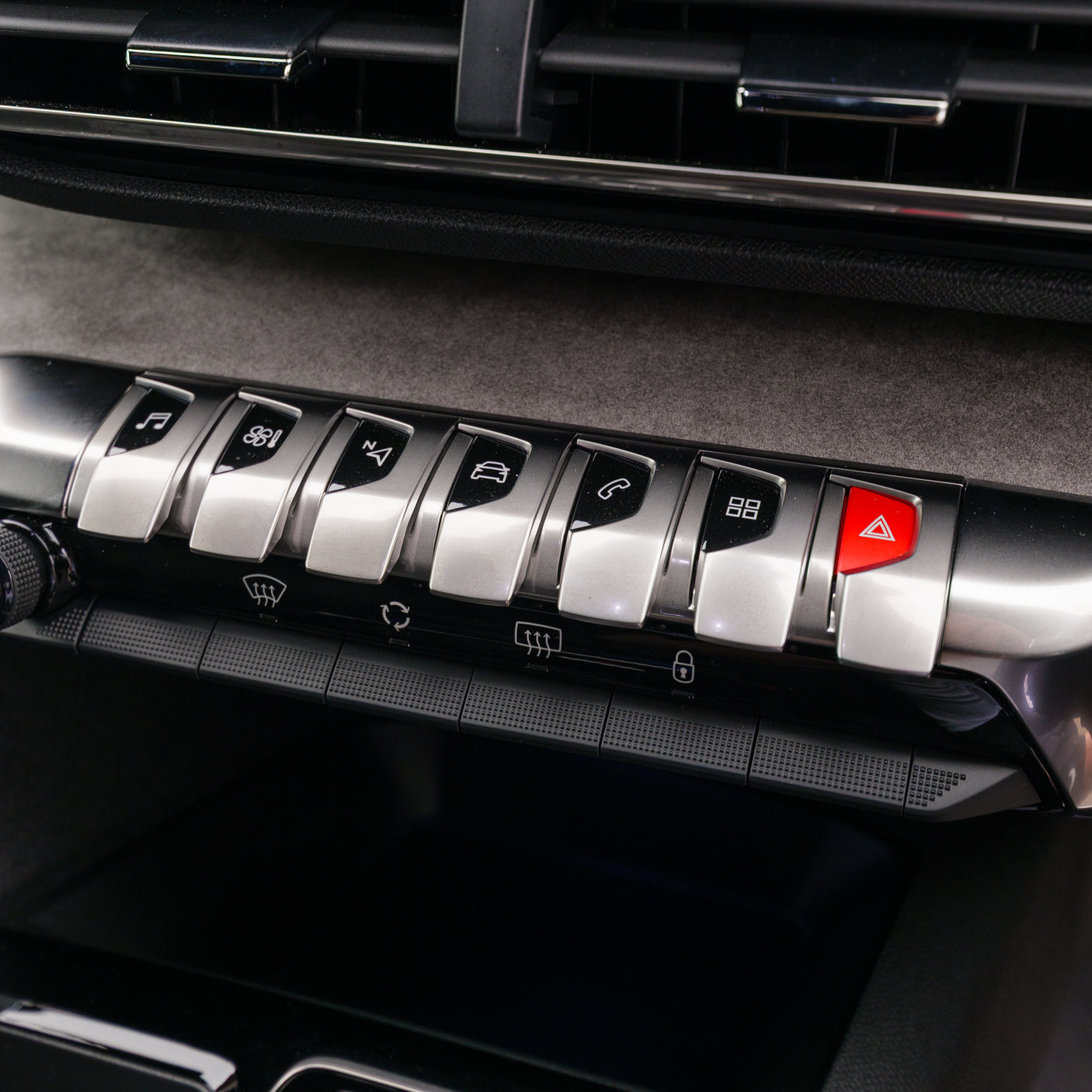 2024 Peugeot 5008 - 7 seater SUV + £2000 cash