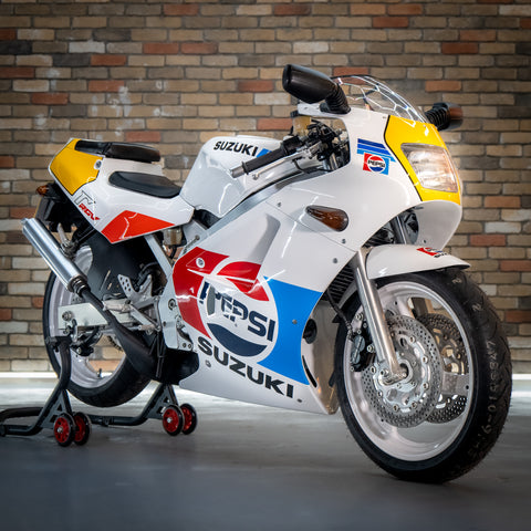 1989 SUZUKI RGV250 PEPSI