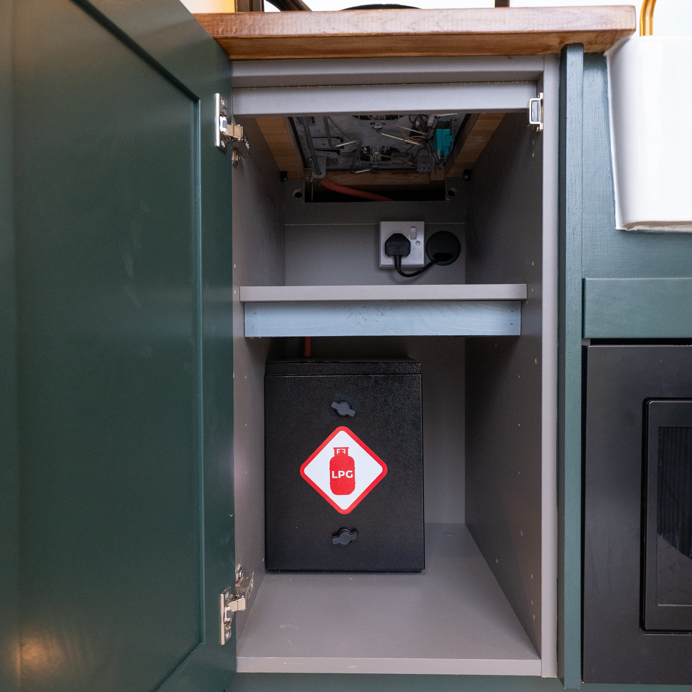 Rebecca - Stunning 3 Berth Off-Grid Camper