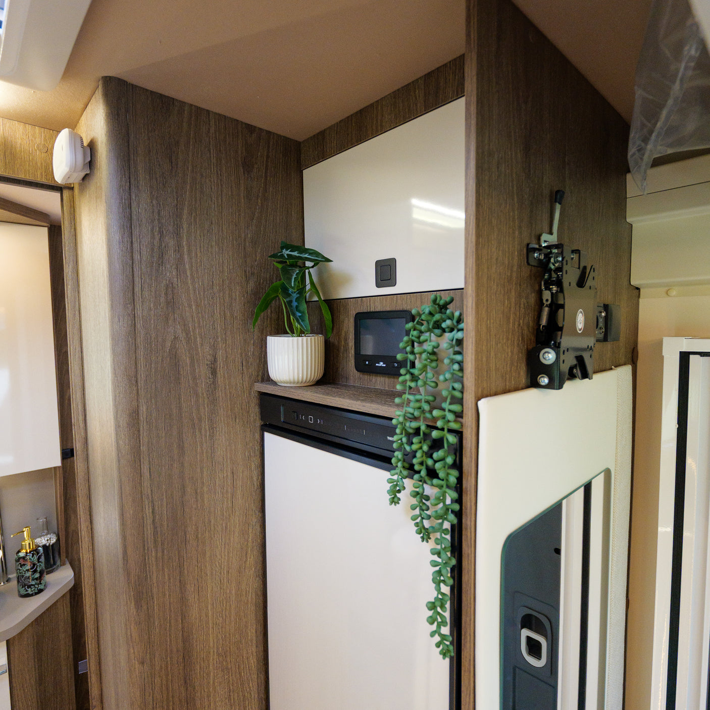 BRAND NEW: 4 berth Automatic Roller Team T-Line 740 + £10,000
