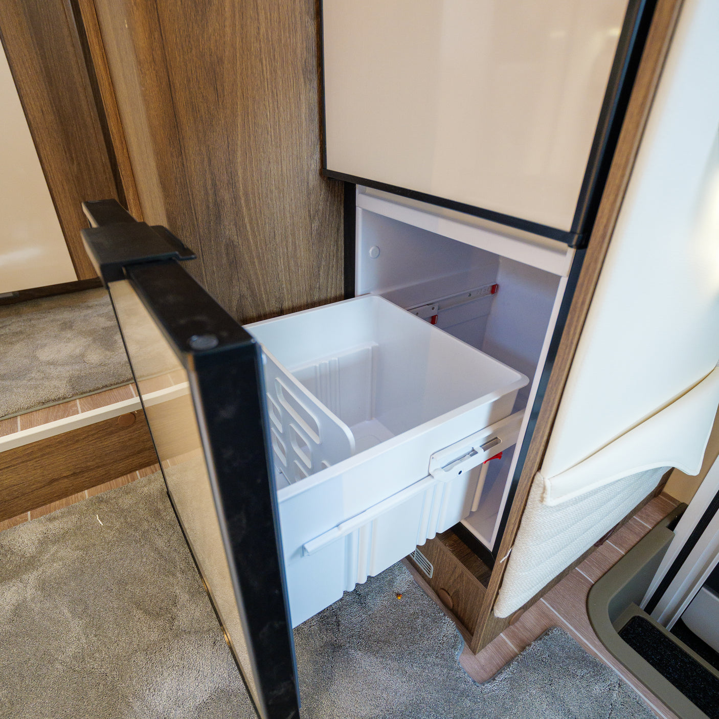 BRAND NEW: 4 berth Automatic Roller Team T-Line 740 + £10,000