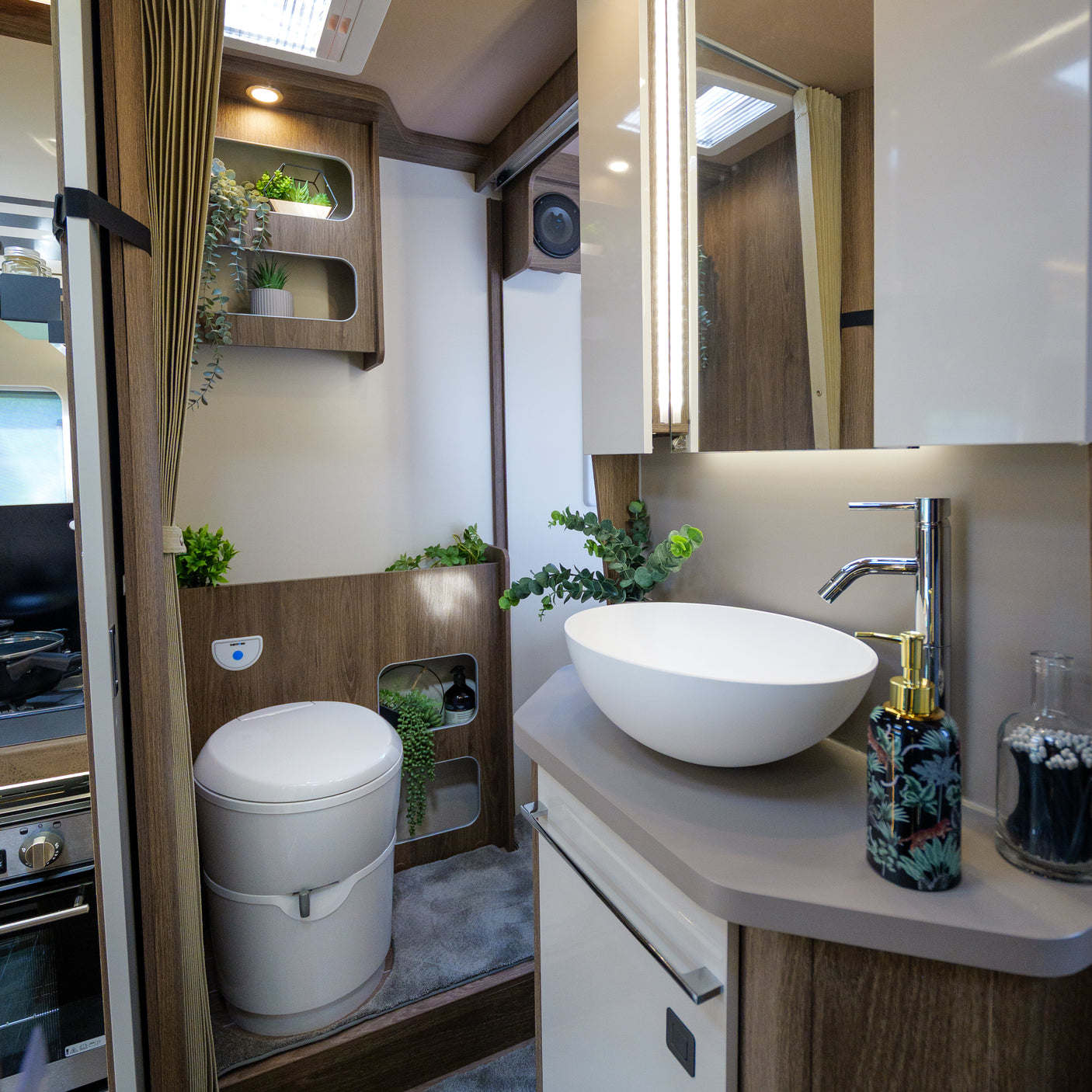 BRAND NEW: 4 berth Automatic Roller Team T-Line 740 + £10,000