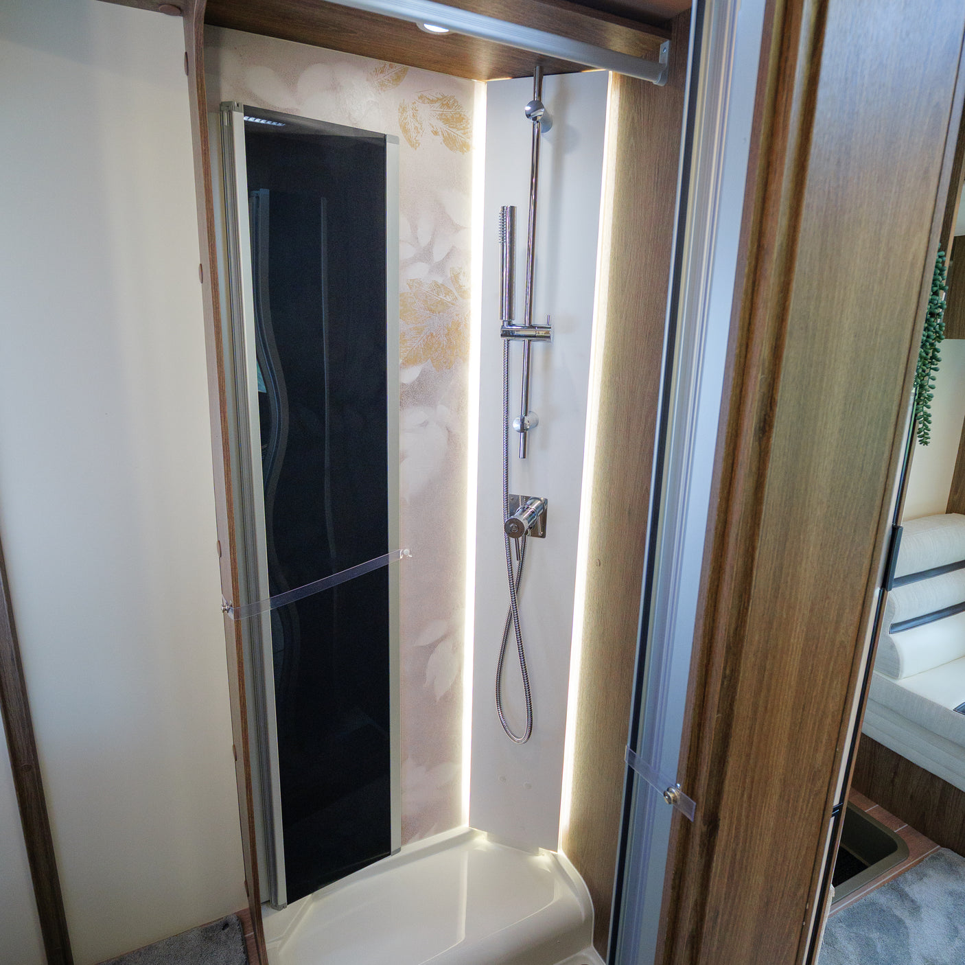 BRAND NEW: 4 berth Automatic Roller Team T-Line 740 + £10,000