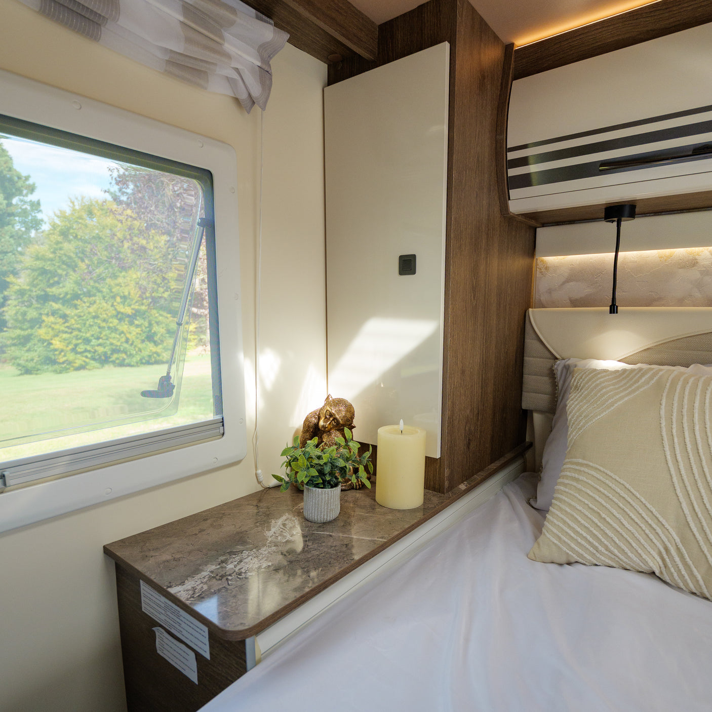BRAND NEW: 4 berth Automatic Roller Team T-Line 740 + £10,000